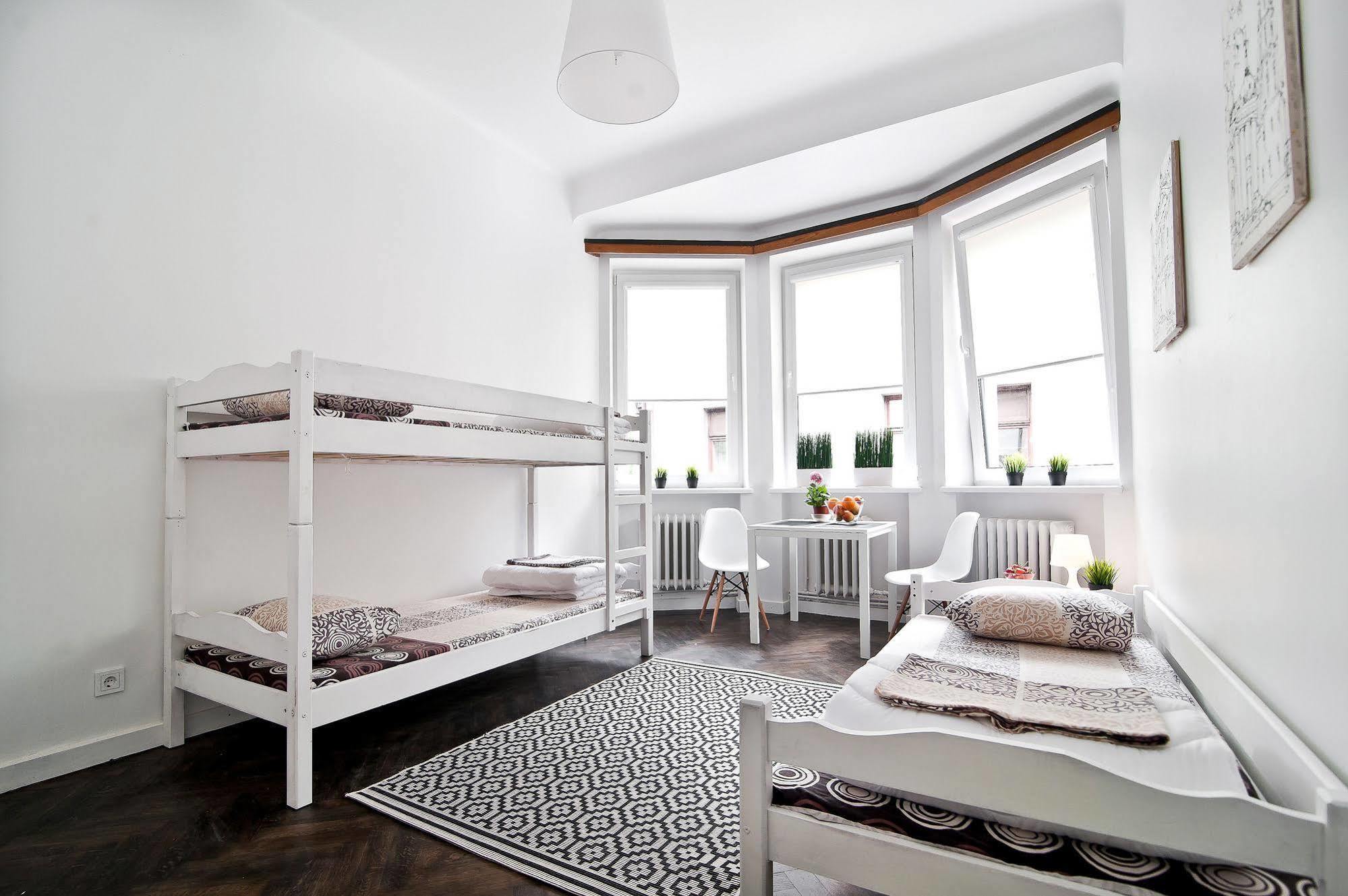 Extra Hostel "Easy Kaunas" Bagian luar foto